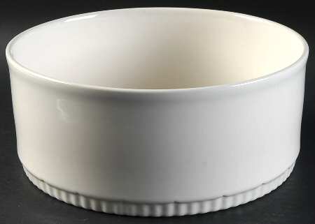 Gazebo White 2.5 Quart Round Baker No Lid