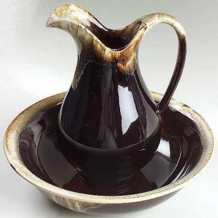 Gourmet Brown 64 Oz Pitcher and Bowl Set