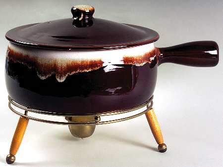 Gourmet Brown 2.5 Qt Covered Casserole & Metal Stand