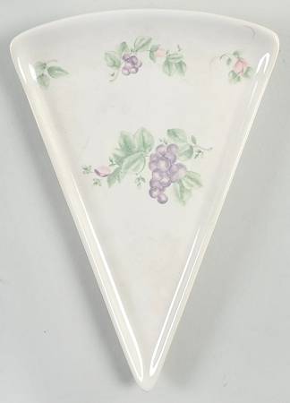 Grapevine Triangular Shape Slice Plate
