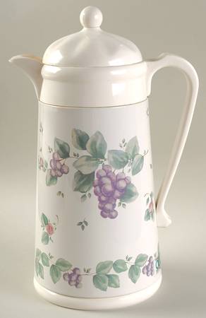Grapevine Plastic Thermos/Carafe & Lid