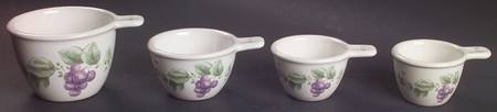 Grapevine Measuring Cup Set (1 Cup,1/2 Cup,1/3 Cup,1/4 Cup)