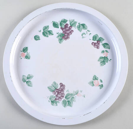 Grapevine 13" Metal Round Tray