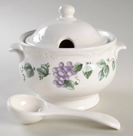 Grapevine Mini Tureen w/Lid & Ladle