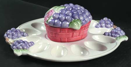 Grapevine Sculpted Deviled Egg with Covered Bowl