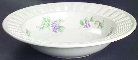Grapevine 10" Wicker Pasta Serving Bowl