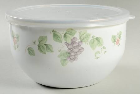 Grapevine 7" Metal Bowl & Plastic Lid