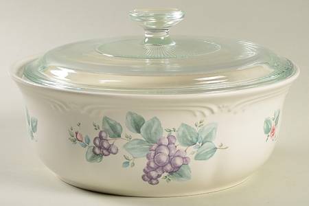 Grapevine 2 Qt Round Covered Casserole