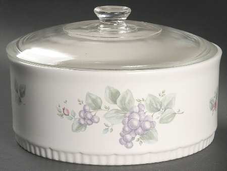 Grapevine 2.5 Quart Round Covered Baker