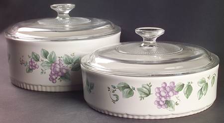 Grapevine 4-Piece Bakeware Set (2 Bakers with Lids)