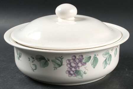 Grapevine 1.5 Qt Round Covered Casserole