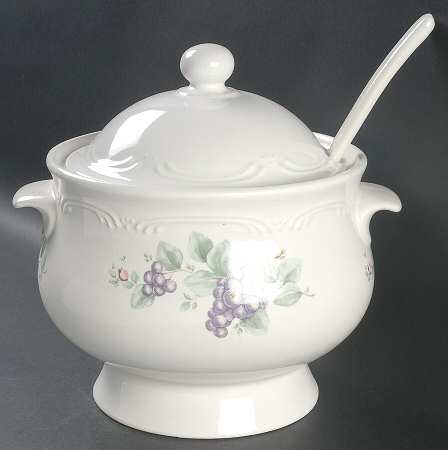 Grapevine Tureen & Lid w/Ladle