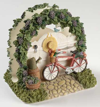 Grapevine Figural Napkin Holder
