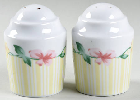Grandma's Kitchen Salt & Pepper Set