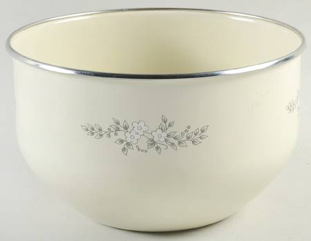 Heirloom 7 3/4" Metal Bowl