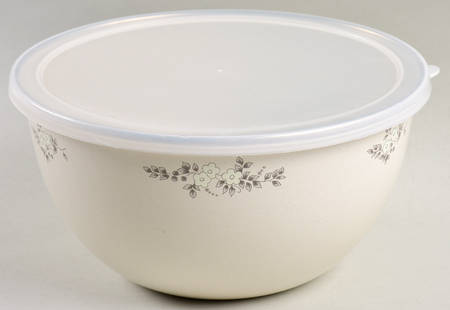Heirloom 8" Metal Bowl W/Plastic Lid