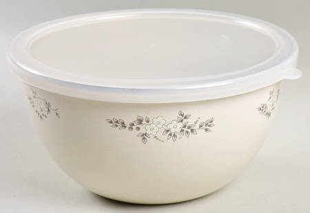 Heirloom 71/4" Metal Bowl W/Plastic Lid