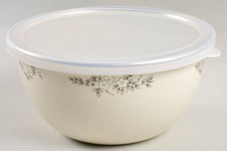 Heirloom 6 5/8" Metal Bowl W/Plastic Lid