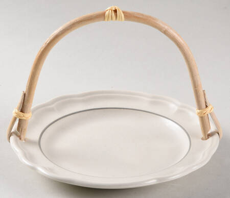 Heirloom 5 3/8"-5 5/8" Bamboo Handled Serving Plate  HC