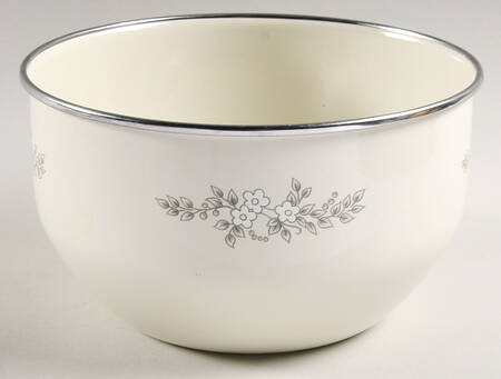Heirloom 7 1/4" Metal Bowl