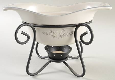 Heirloom Gravy Server W/Metal Stand