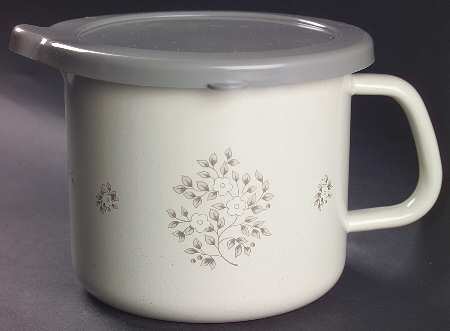 Heirloom 4-In-1 Metal Measuring Cup with Plastic Lid