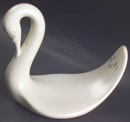 Heirloom Swan Towel Holder