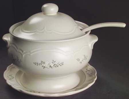 Heirloom Tureen & Lid w/Ladle & Underplate