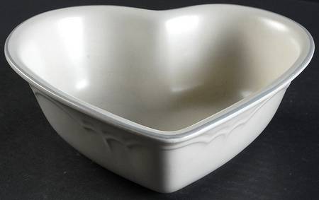 Heirloom 8" Heart Shaped Bowl