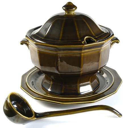 Heritage Green Tureen & Lid W/Ladle & Underplate