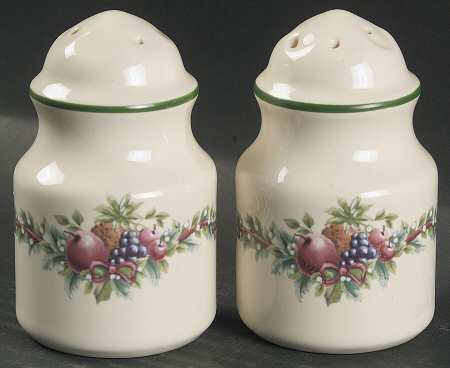 Holly Joy Salt & Pepper Set