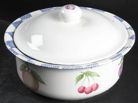 Hopscotch (Fruit) 2.5 Qt Round Covered Casserole