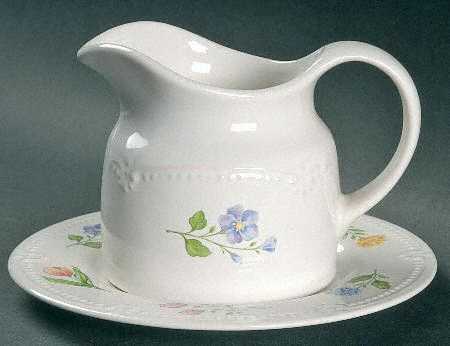 Laralynn Gravy Boat & Underplate