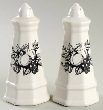 Market Basket Salt & Pepper Set
