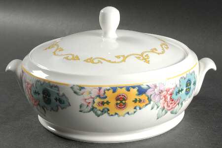 Madelaine Round Covered Vegetable