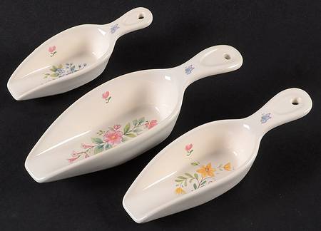 Meadow Lane 3 Piece) Scoop Set with Large,Medium & Small Scoop