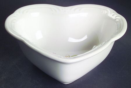 Meadow Lane 6" Heart Shaped Bowl