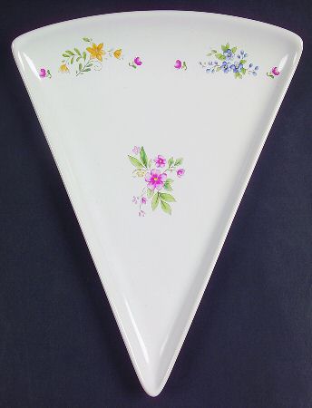 Meadow Lane Triangular Shape Slice Plate by Pfaltzgraff