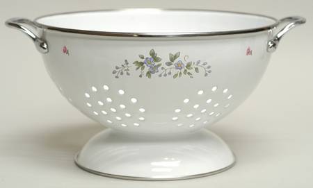 Meadow Lane 3 Quart Metal Colander