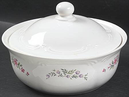 Meadow Lane 2 Qt Round Covered Casserole by Pfaltzgraff