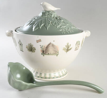Naturewood Tureen & Lid w/Ladle