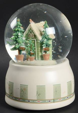 Naturewood Musical Water Globe