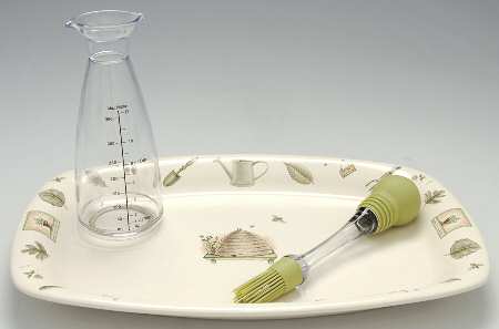Naturewood 2 Pc Barbeque Set (16" Platter & Glass Bottle)