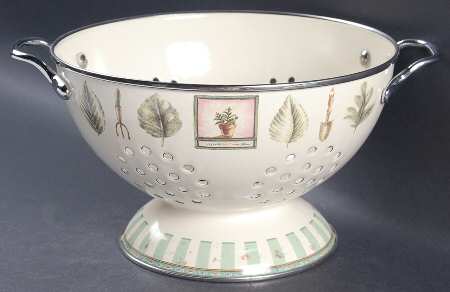 Naturewood 3 Quart Metal Colander by Pfaltzgraff