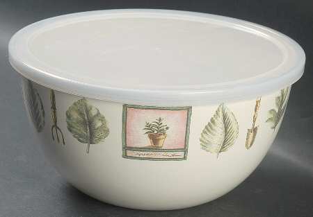Naturewood 8" Metal Mixing Bowl & Plastic Lid