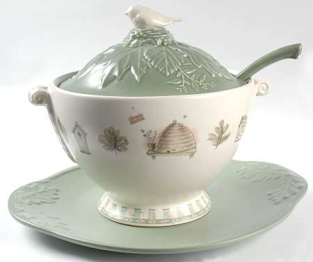 Naturewood Tureen & Lid w/Ladle & Underplate