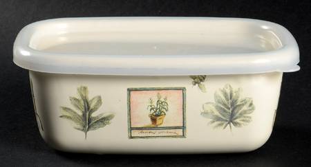 Naturewood 6" Metal Rectangular Baker W/Plastic Lid