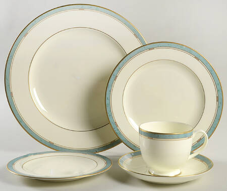 Patina 40 Piece Estate Set