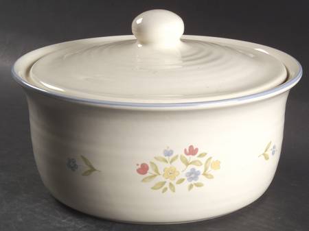 Perennials (Medley Collection) 2 Qt Round Covered Casserole