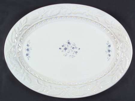 Poetry Glossy 18" Embossed Oval Serving Platter